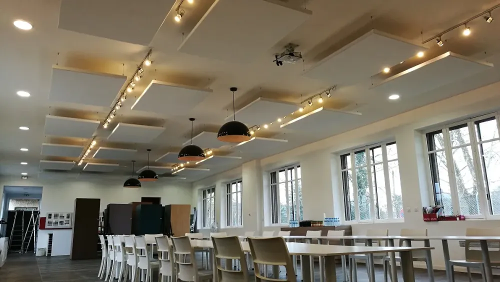 Show-room avec panneaux acoustique